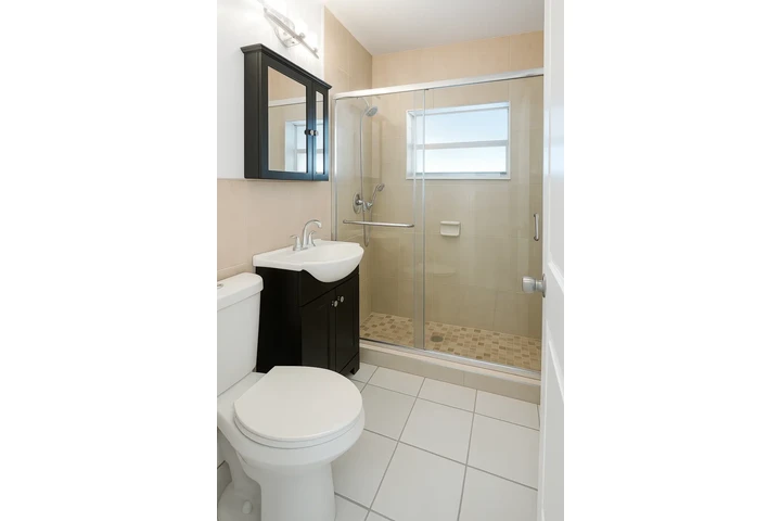 $3300 : Renta de Casa en Hialeah image 6