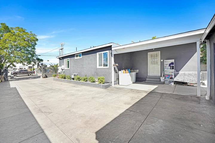 $950000 : JUST MINUTES FROM BURBANK!! image 8