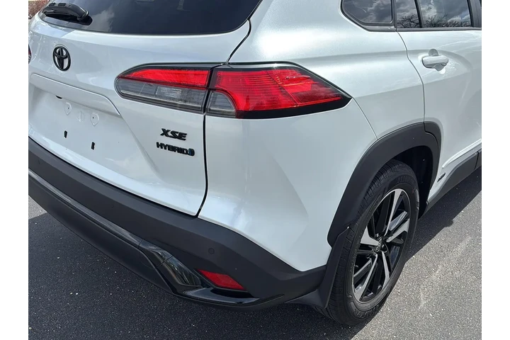 $35996 : 2024 Corolla Cross Hybrid XSE image 8