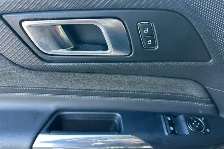 $32000 : Ford Mustang 2026 EcoBoost P image 8