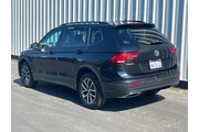 $17494 : Volkswagen Tiguan 2021 S 4dr thumbnail