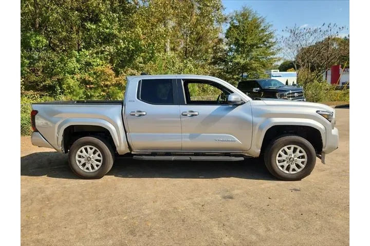$37991 : Toyota Tacoma 2024 4x4 SR5 4 image 4