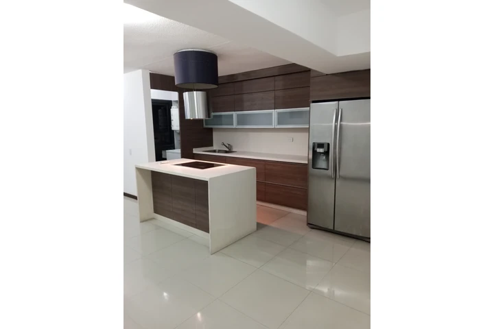 $750 : APTO EN ALQUILER AV LIBERTADOR image 1