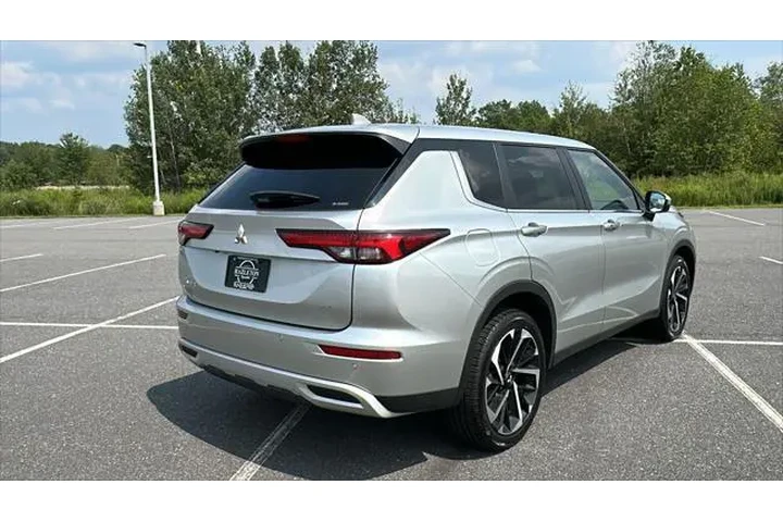 $22869 : Mitsubishi Outlander 2022 AW image 6