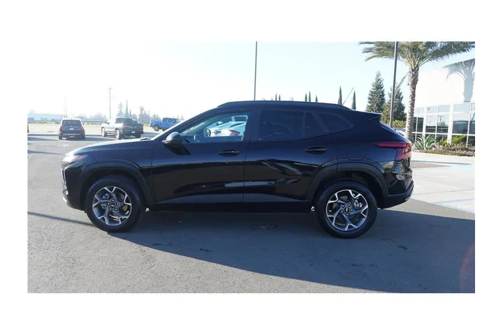 $21984 : 2025 Trax LT image 9