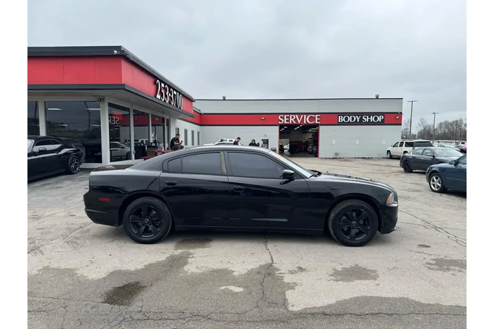 2013 Charger 4dr Sdn SE RWD image 1