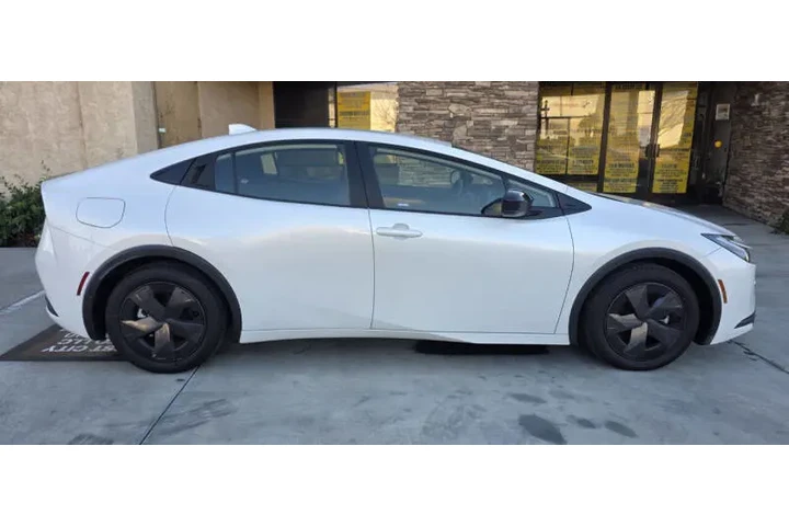 $23950 : 2023 Prius Prime SE image 7