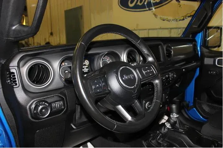 $31995 : Jeep Wrangler Unlimited 2021 image 9