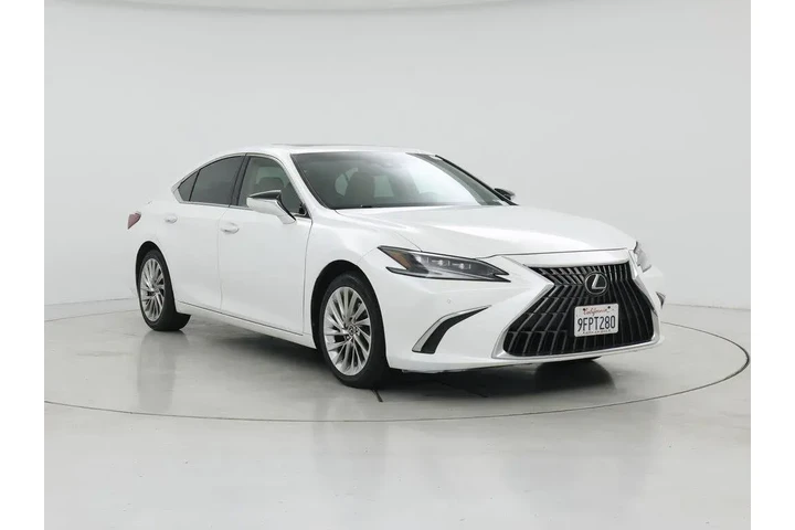 $31998 : Lexus ES 300h 2023 Luxury 4d image 1