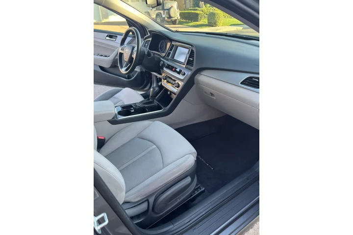 $4500 : Toyota Corolla 2017 image 7