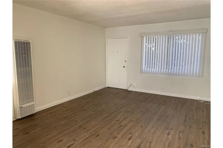 $2475 : 2 BEDS. REMODELED APARTMENTS image 4