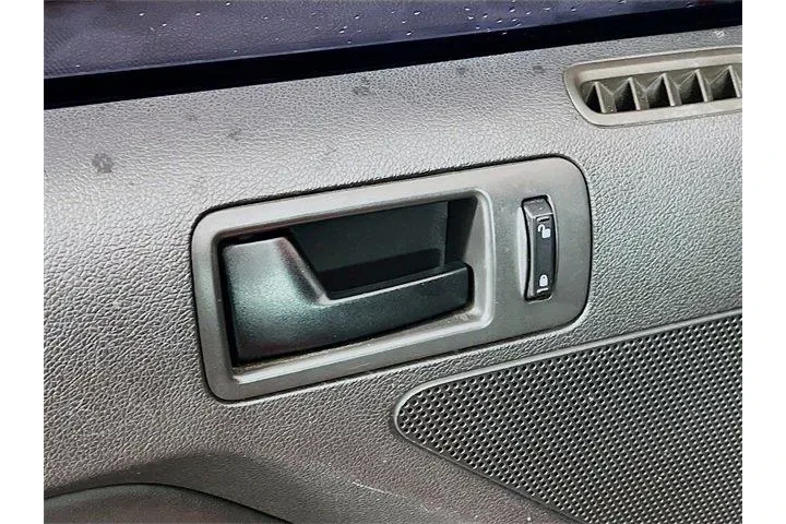 $12975 : Ford Mustang 2011 V6 2dr Fas image 9