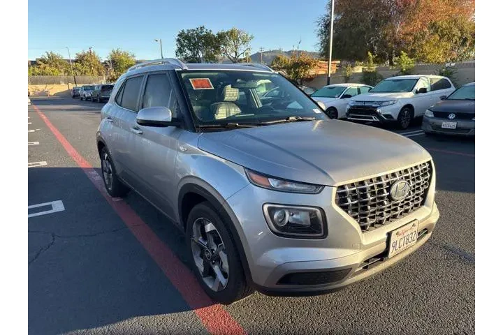$19500 : Hyundai VENUE 2024 SEL 4dr C image 4