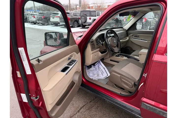 $5980 : 2012 Liberty 4WD 4dr Sport image 8