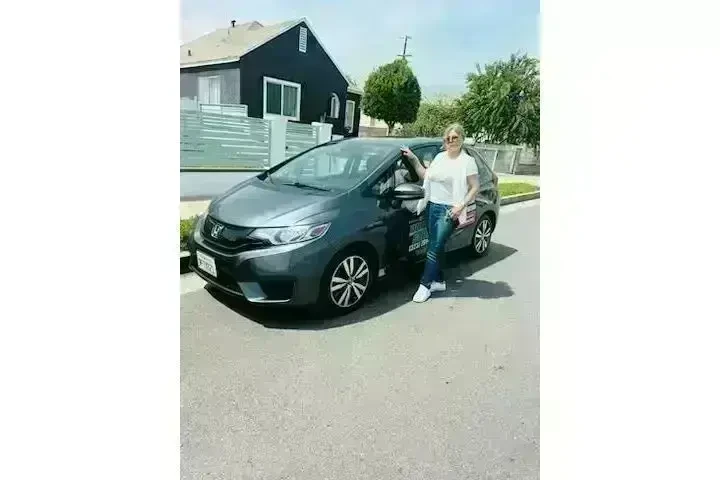 **INSTRUCTORA CERTIFICADA DMV* image 1