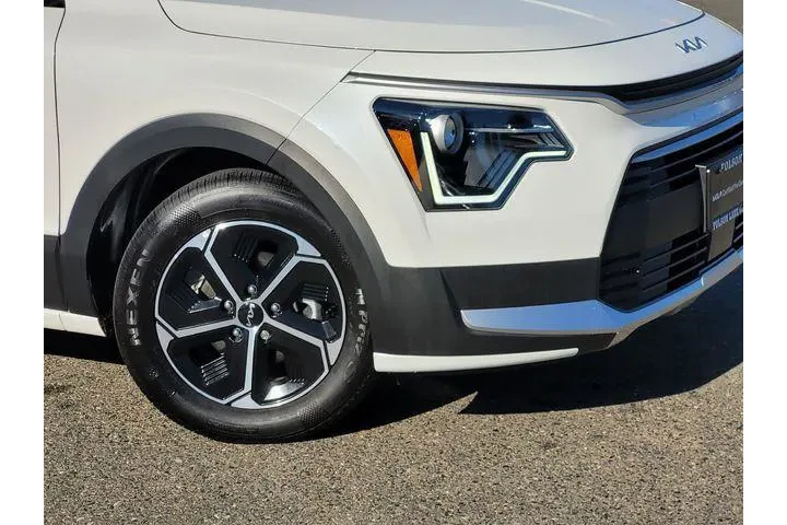 $29921 : Kia Niro Plug-In Hybrid 2025 image 6