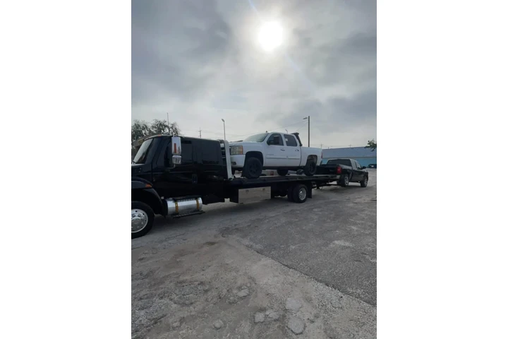 Towing service 24 hours nearby image 3