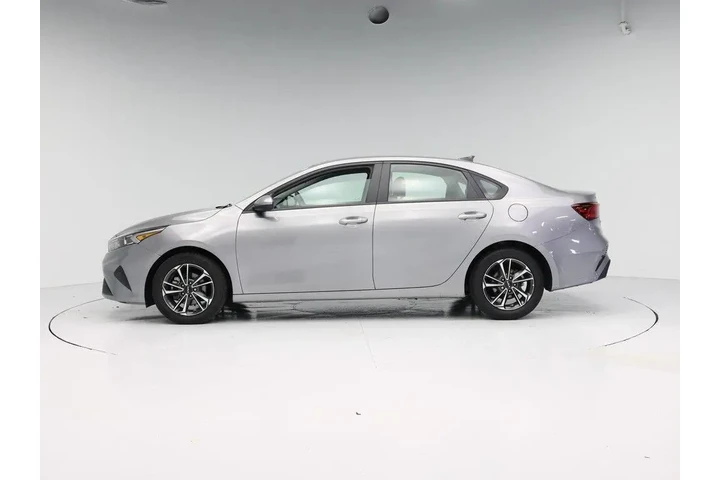 $19998 : Kia Forte 2023 LXS 4dr Sedan image 3