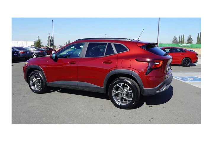 $22984 : 2025 Trax LT image 9