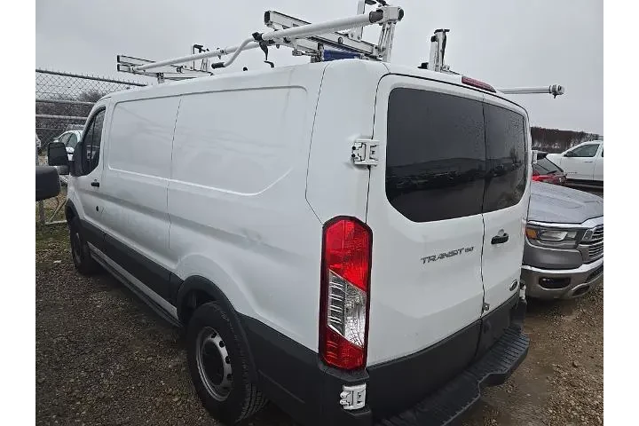 $15164 : Ford Transit 2015 150 3dr SW image 2