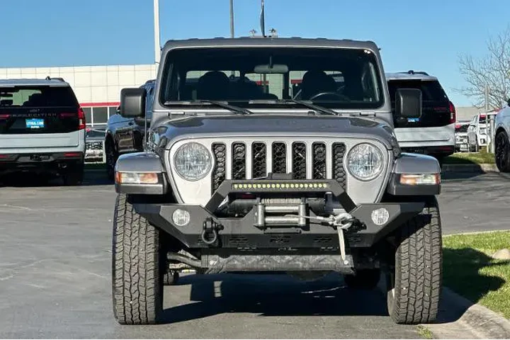 $26995 : Jeep Gladiator 2020 4x4 Spor image 10