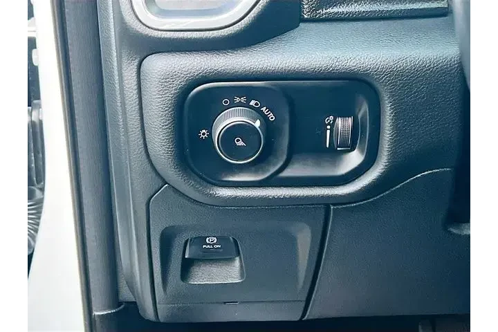 $38800 : Ram 1500 2024 4x4 Laramie 4d image 9