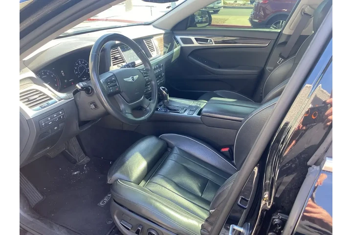 $11882 : Hyundai Genesis 2015 3.8L 4d image 9