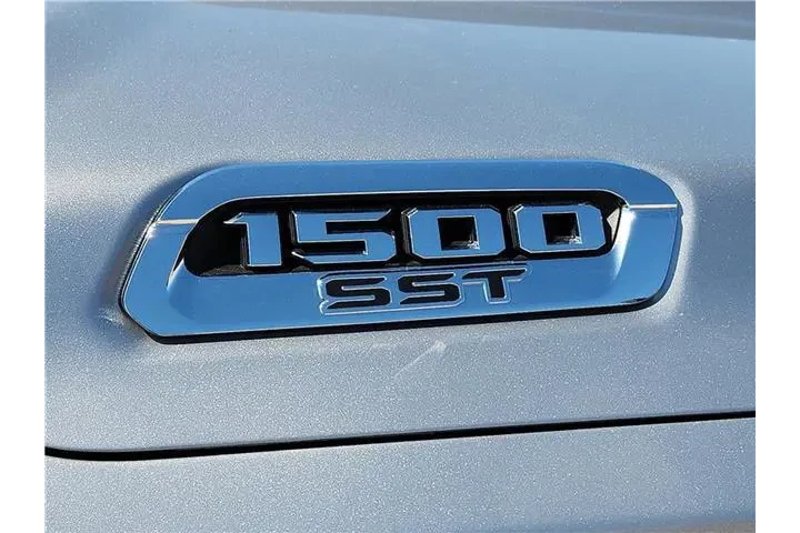 $39995 : Ram 1500 2025 4x4 Big Horn 4 image 8