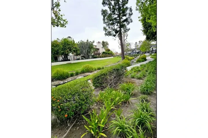 ANAHEIM TOWNHOME FOR RENT image 2