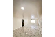 $2500 : 3 Bedroom House  in Koreatown thumbnail