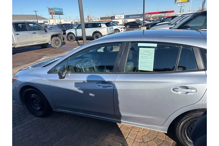 $13990 : 2019 Impreza 2.0i image 8