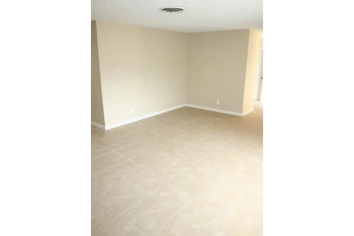 $900 : newly spacious kitchen home image 2