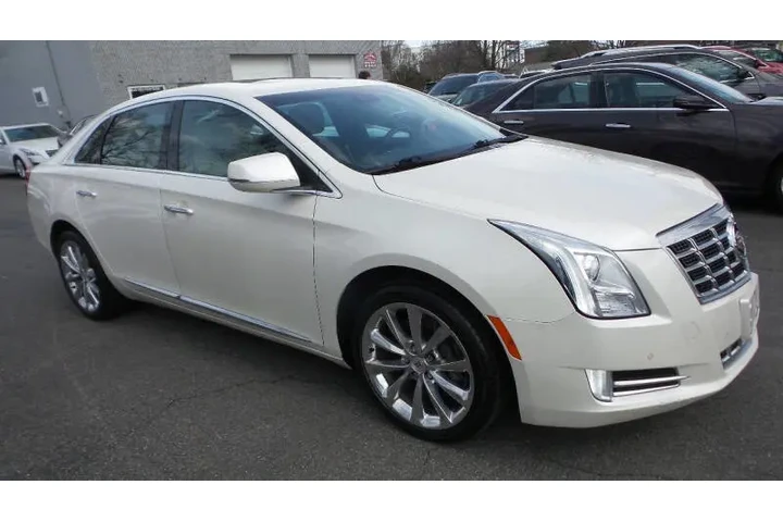 $12900 : 2013 XTS Premium Collection image 3
