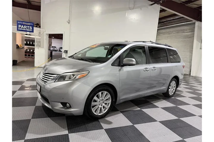 $21149 : Sienna 2017 image 8