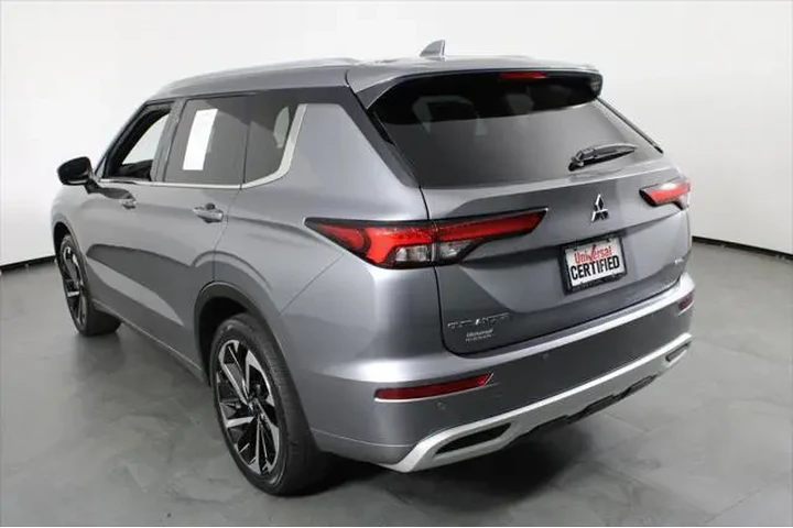 $24987 : Mitsubishi Outlander 2022 SE image 3