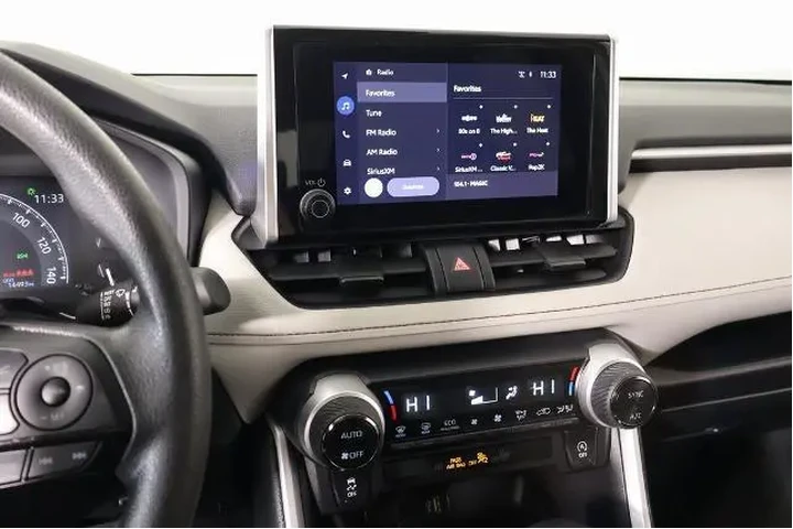 $30535 : Toyota RAV4 2024 XLE 4dr SUV image 5