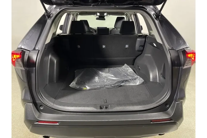 $32995 : Toyota RAV4 2025 AWD LE 4dr image 10