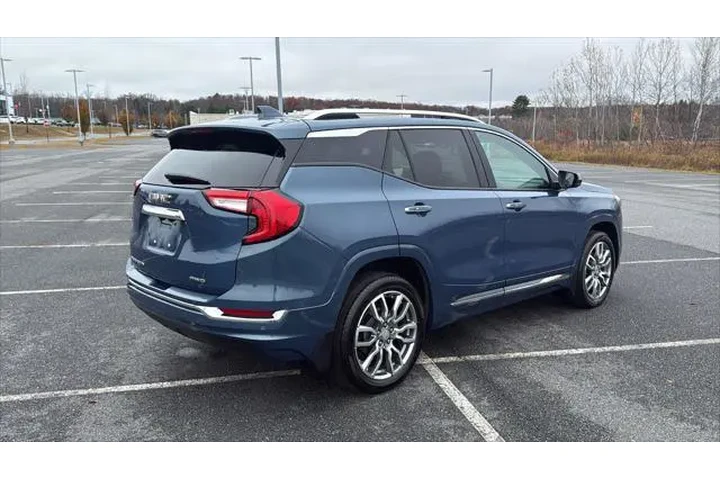 $33589 : GMC Terrain 2024 AWD Denali image 6