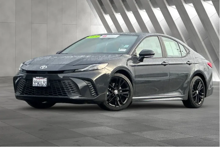 $29900 : Toyota Camry 2025 SE 4dr Sed image 2