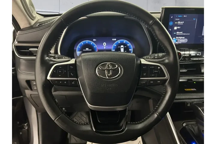 $37391 : Toyota Highlander 2024 AWD L image 9
