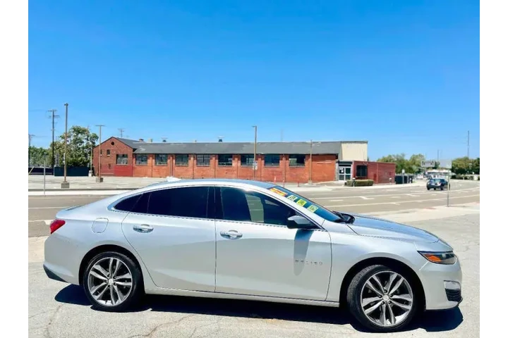 2022 Malibu LT image 6