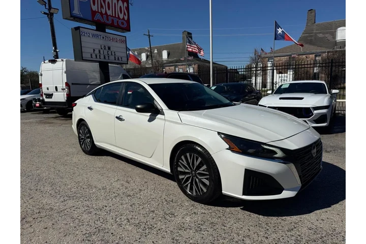 2024 Altima 2.5 SV image 3