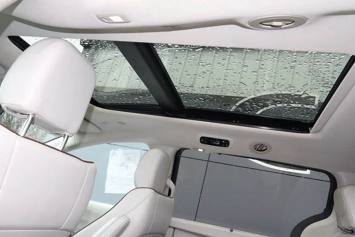 $15949 : 2020 Pacifica Limited image 10