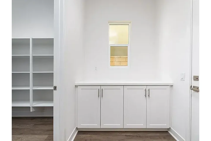 $4000 : Classic 3bd 3ba @ Huntington image 7