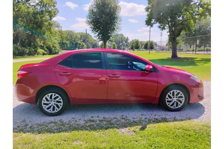 $12995 : 2017 Corolla SE image 7