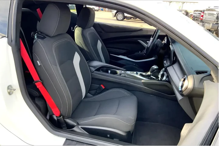 $26991 : Chevrolet Camaro 2023 LT 2dr image 7