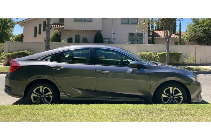 $9500 : 2016 Honda civic image 6