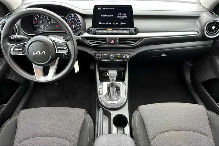 $15255 : Kia Forte 2023 LX 4dr Sedan image 5