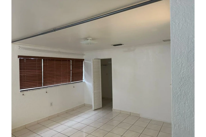 $1550 : Rentó Efficency image 2