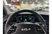 $21801 : Kia Niro 2023 EX 4dr Crossov thumbnail